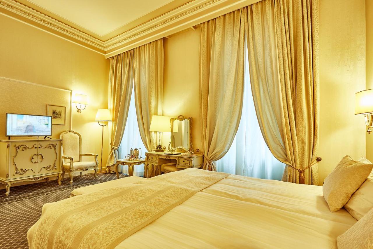 Grand Hotel Continental Bucuresti Exterior foto A room at the hotel