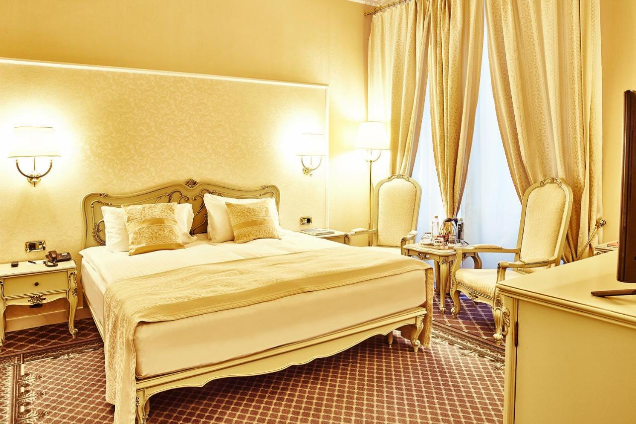 Grand Hotel Continental Bucuresti Exterior foto A room at the hotel