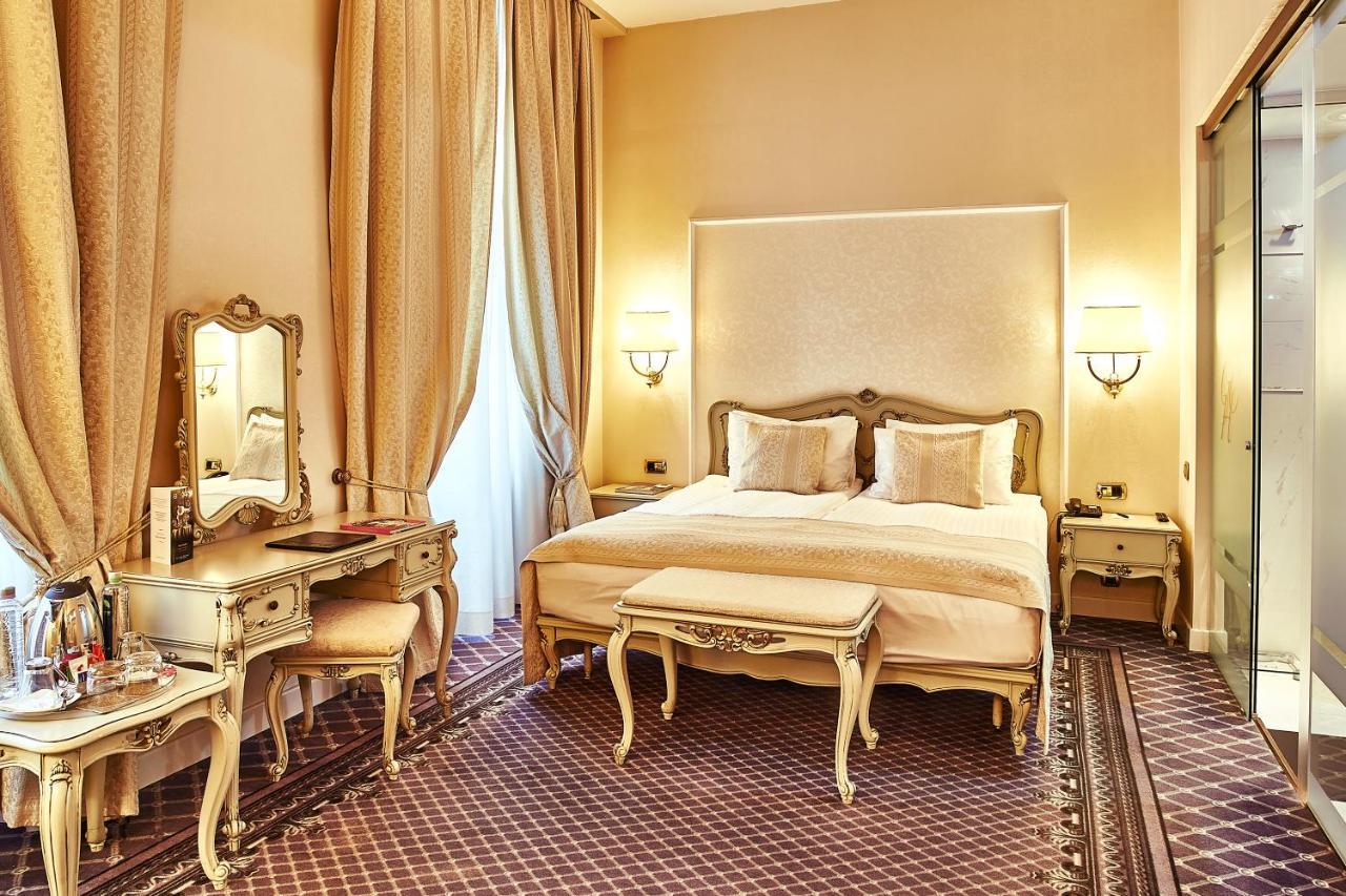 Grand Hotel Continental Bucuresti Exterior foto A room at the hotel