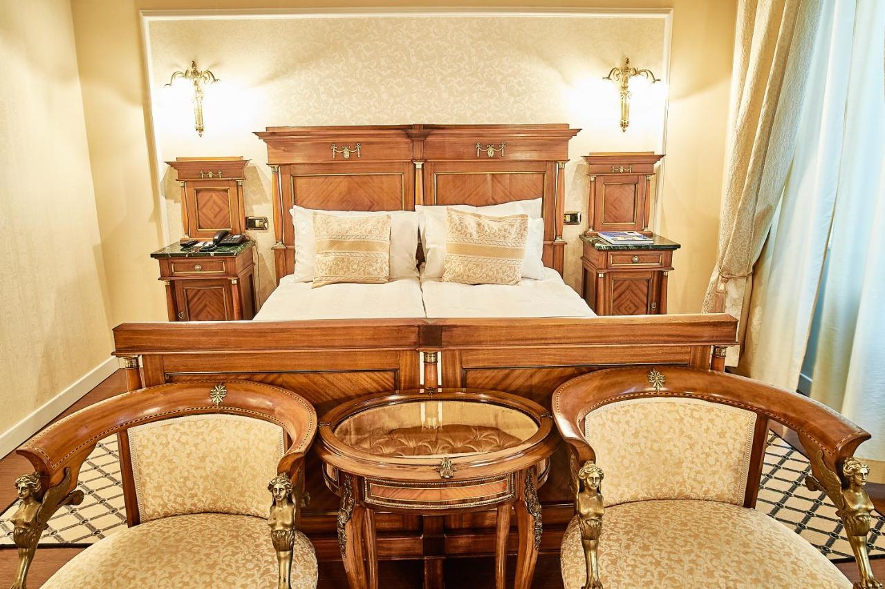 Grand Hotel Continental Bucuresti Exterior foto A bedroom at the hotel