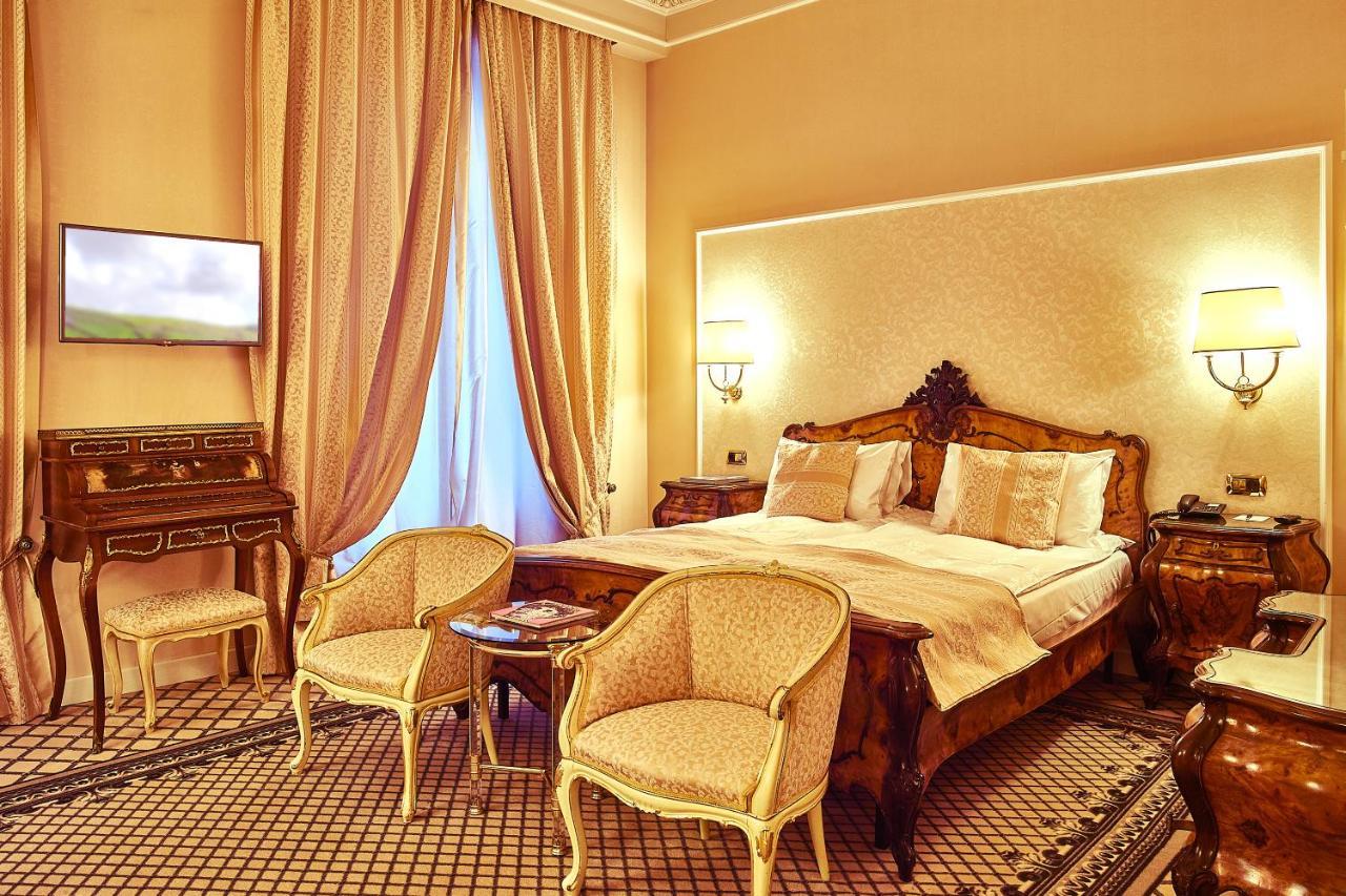 Grand Hotel Continental Bucuresti Exterior foto A room at the hotel