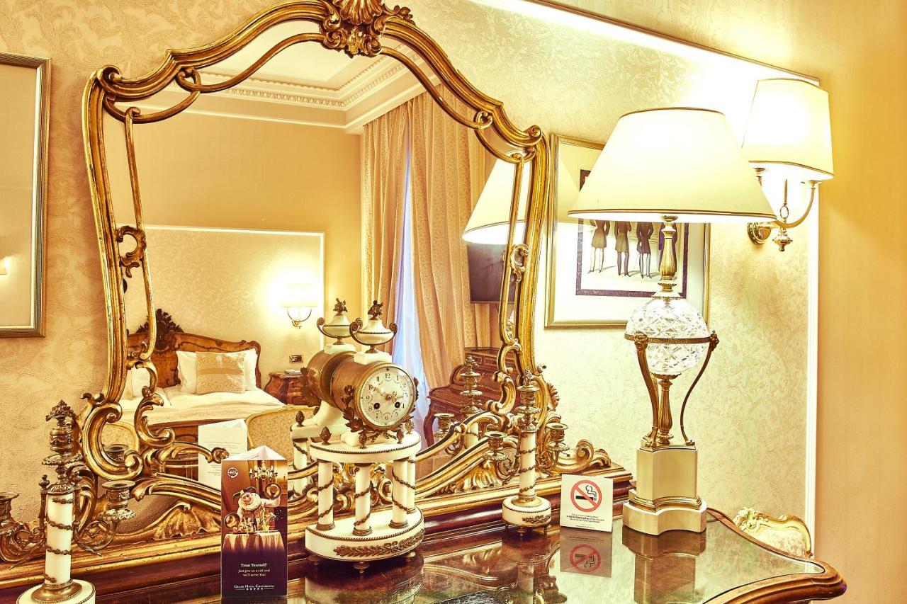Grand Hotel Continental Bucuresti Exterior foto A dressing table