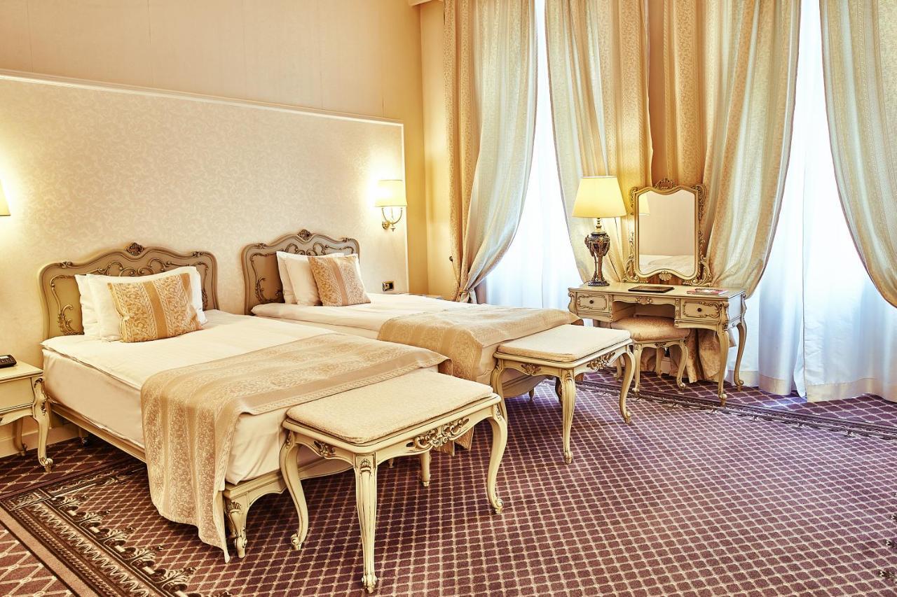 Grand Hotel Continental Bucuresti Exterior foto A room at the hotel