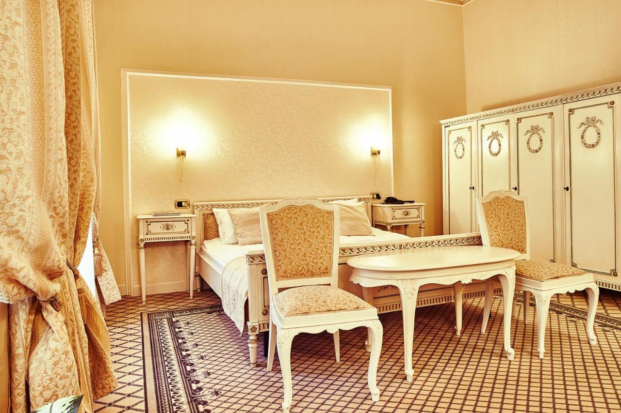 Grand Hotel Continental Bucuresti Exterior foto A suite at the hotel