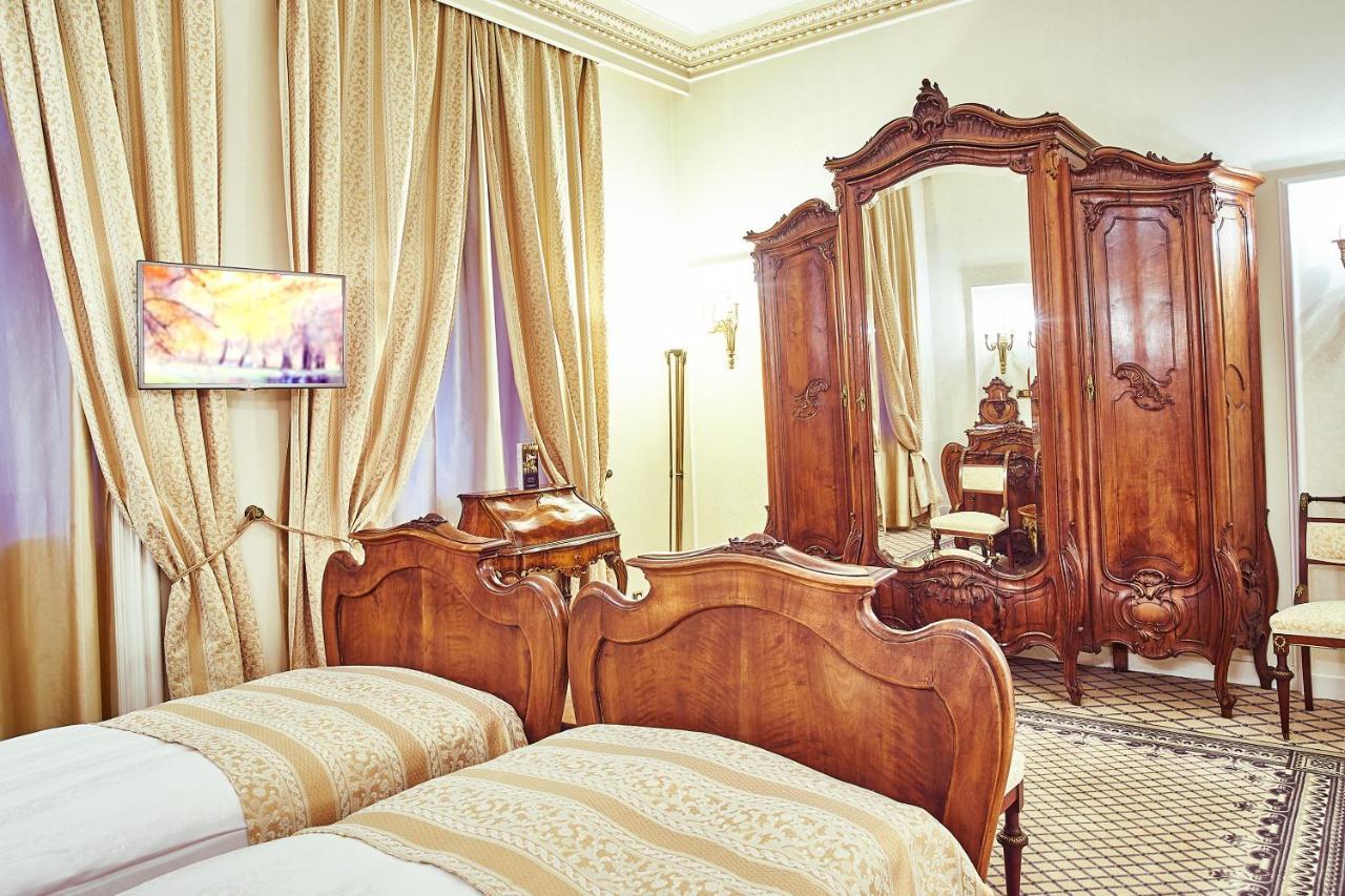 Grand Hotel Continental Bucuresti Exterior foto A room at the hotel