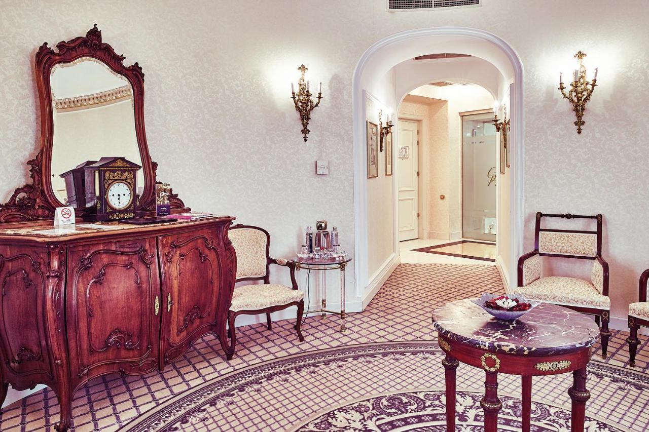 Grand Hotel Continental Bucuresti Exterior foto A suite at the hotel
